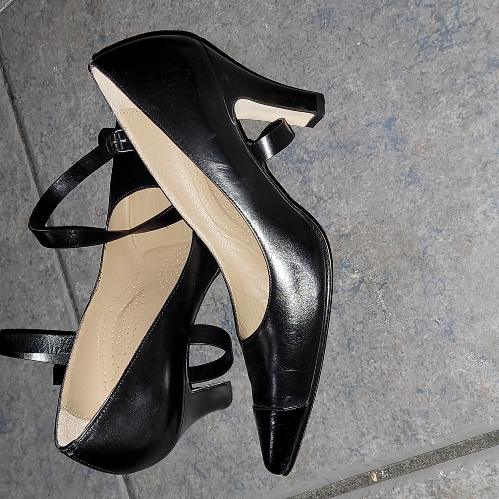 Shoes - Picture 7 of 8